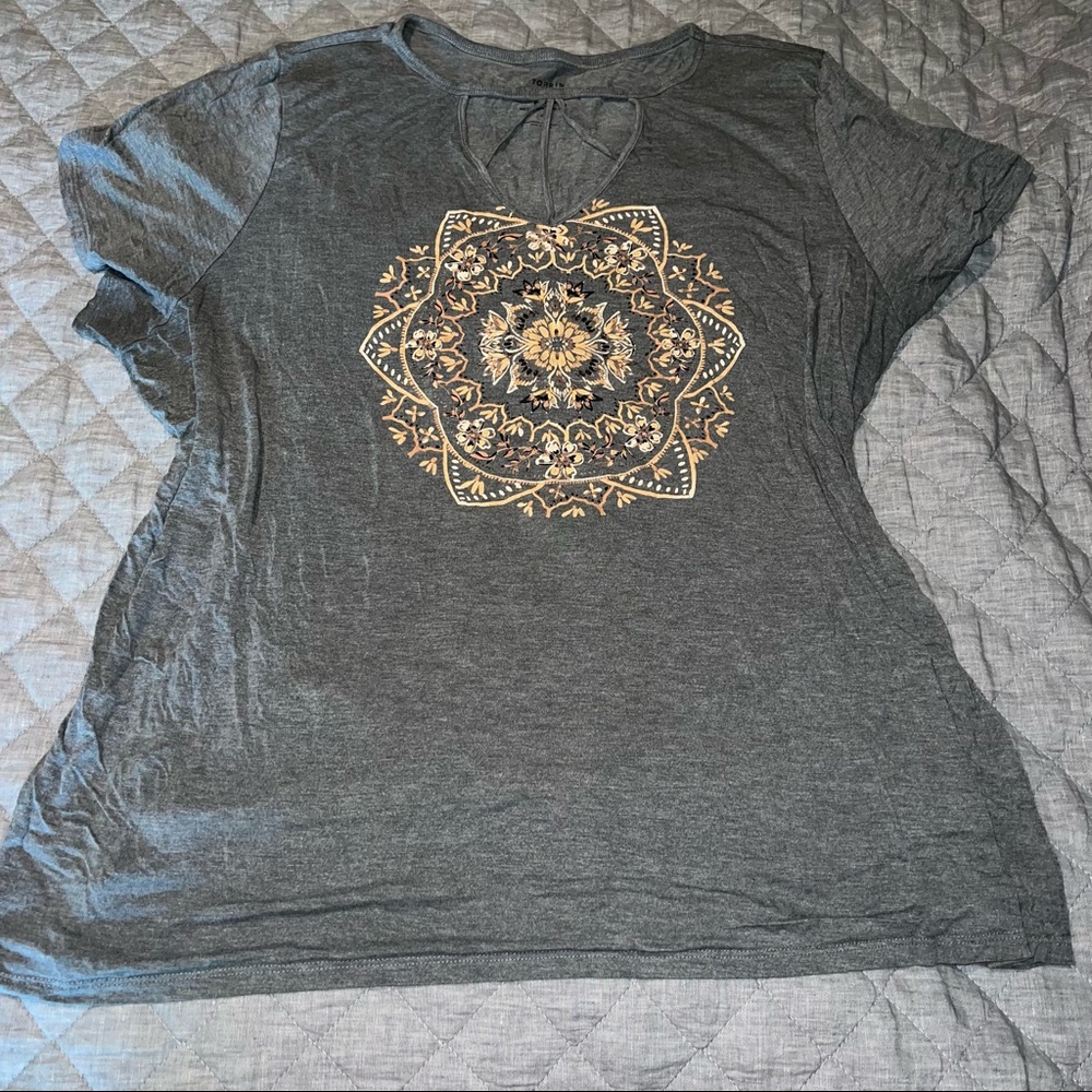 Medallion Tee 🔅